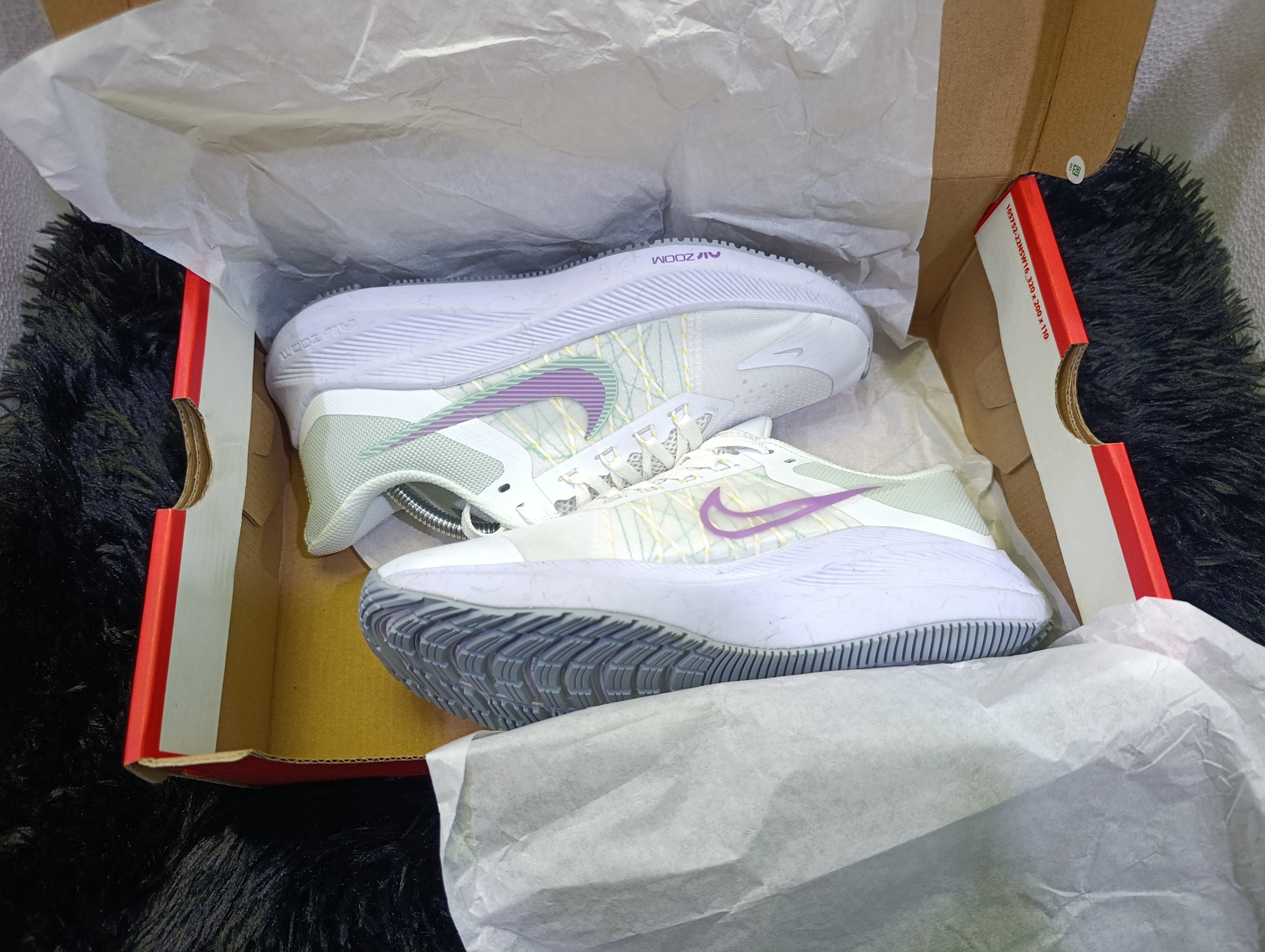 NIKE AIR ZOOM WINFLO 8 BLANCO — foto 2