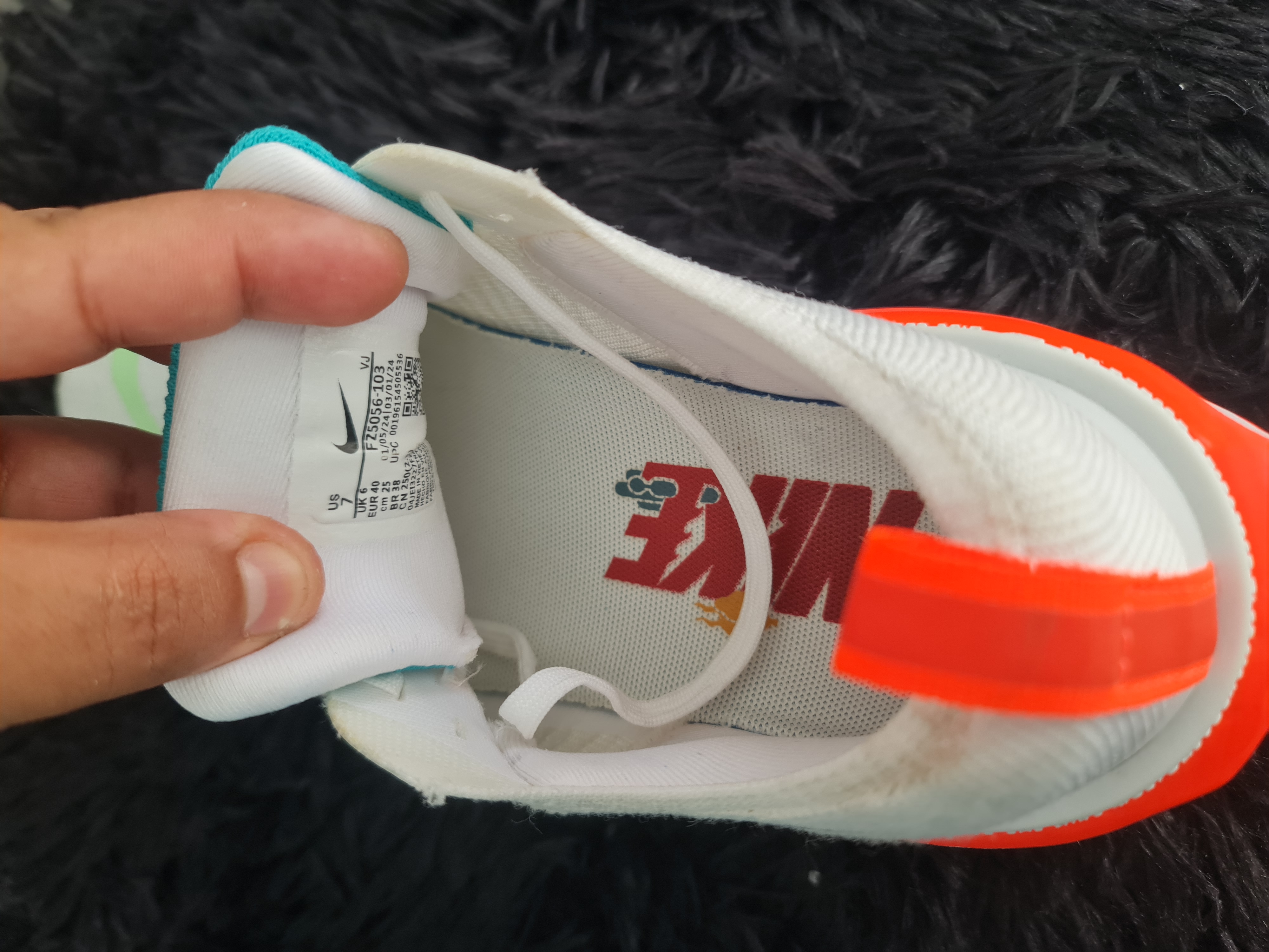 NIKE ZOOMX INVINCIBLE FLYKNIT 3 BLANCO — foto 3