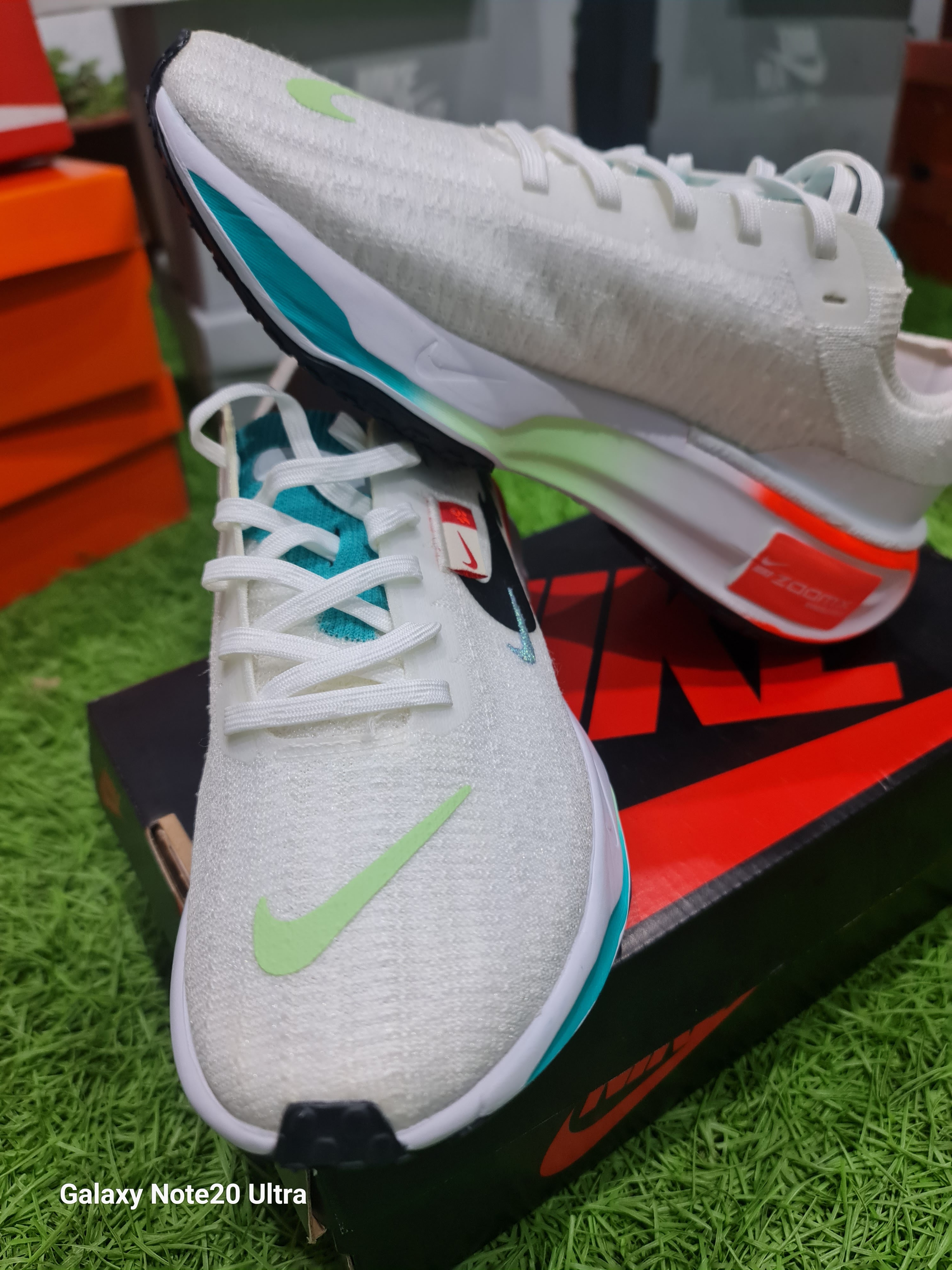 NIKE ZOOMX INVINCIBLE FLYKNIT 3 BLANCO — foto 4
