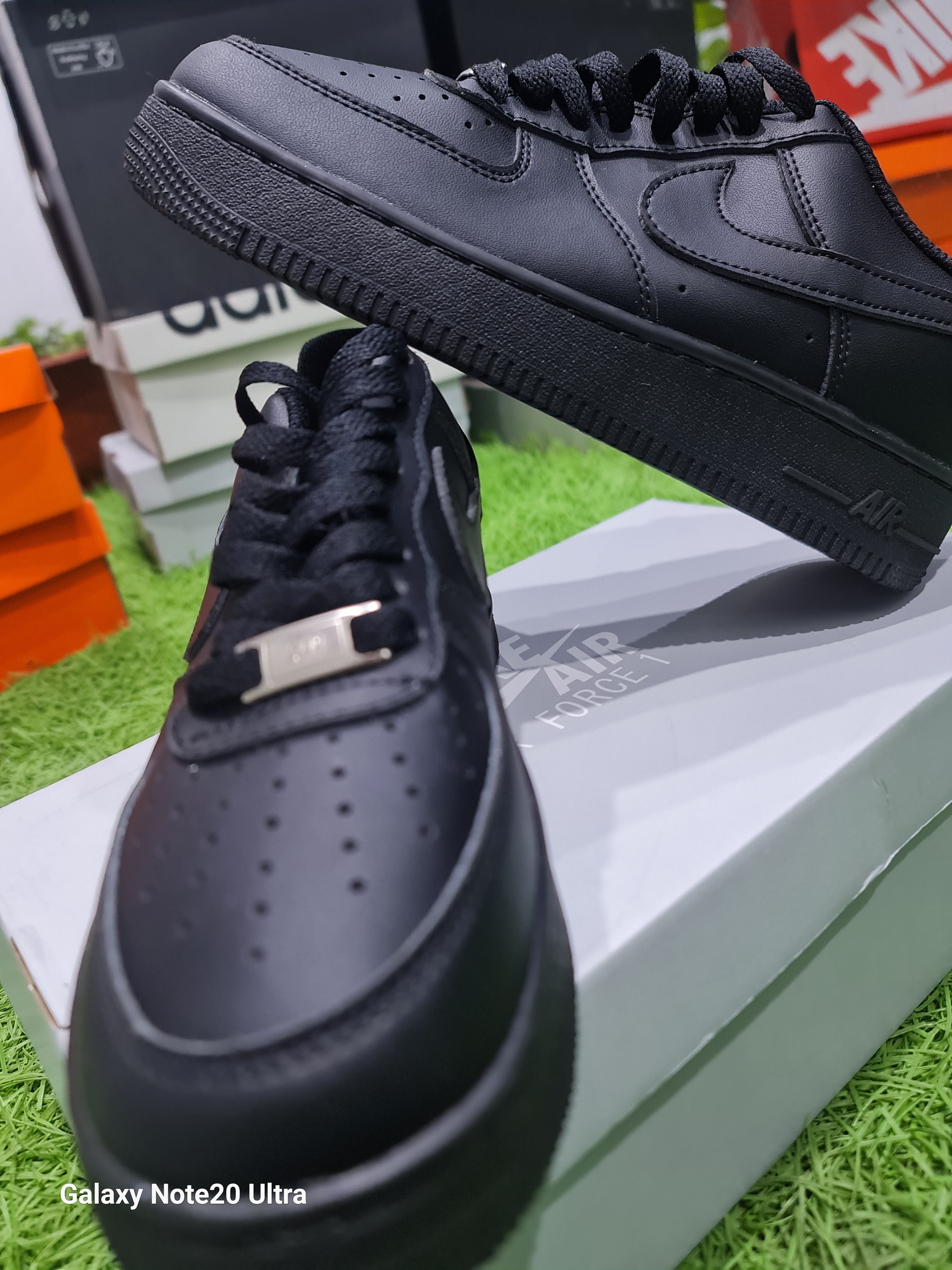 NIKE AIR FORCE 1 NEGRO — foto 4