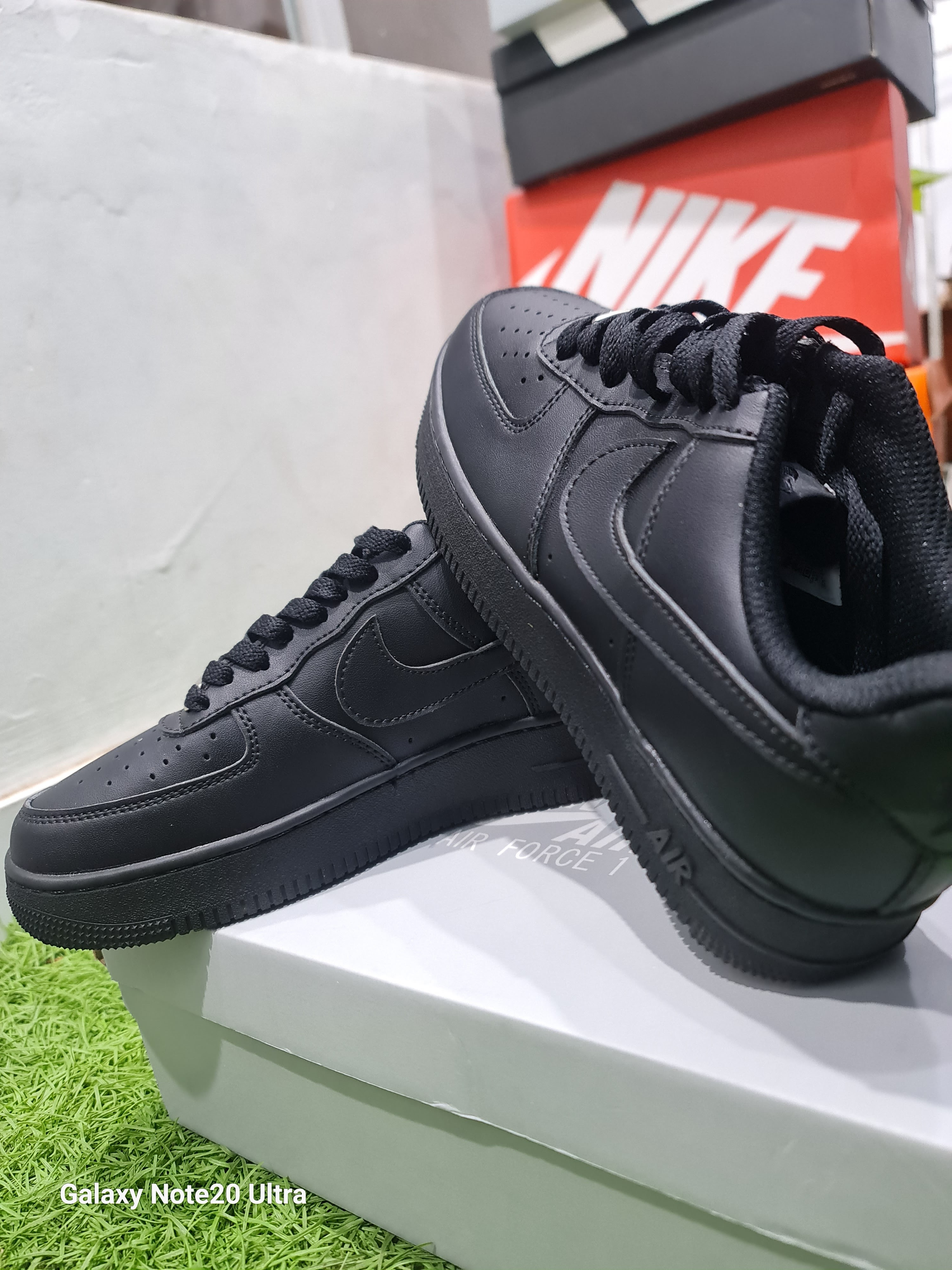 NIKE AIR FORCE 1 NEGRO — foto 3
