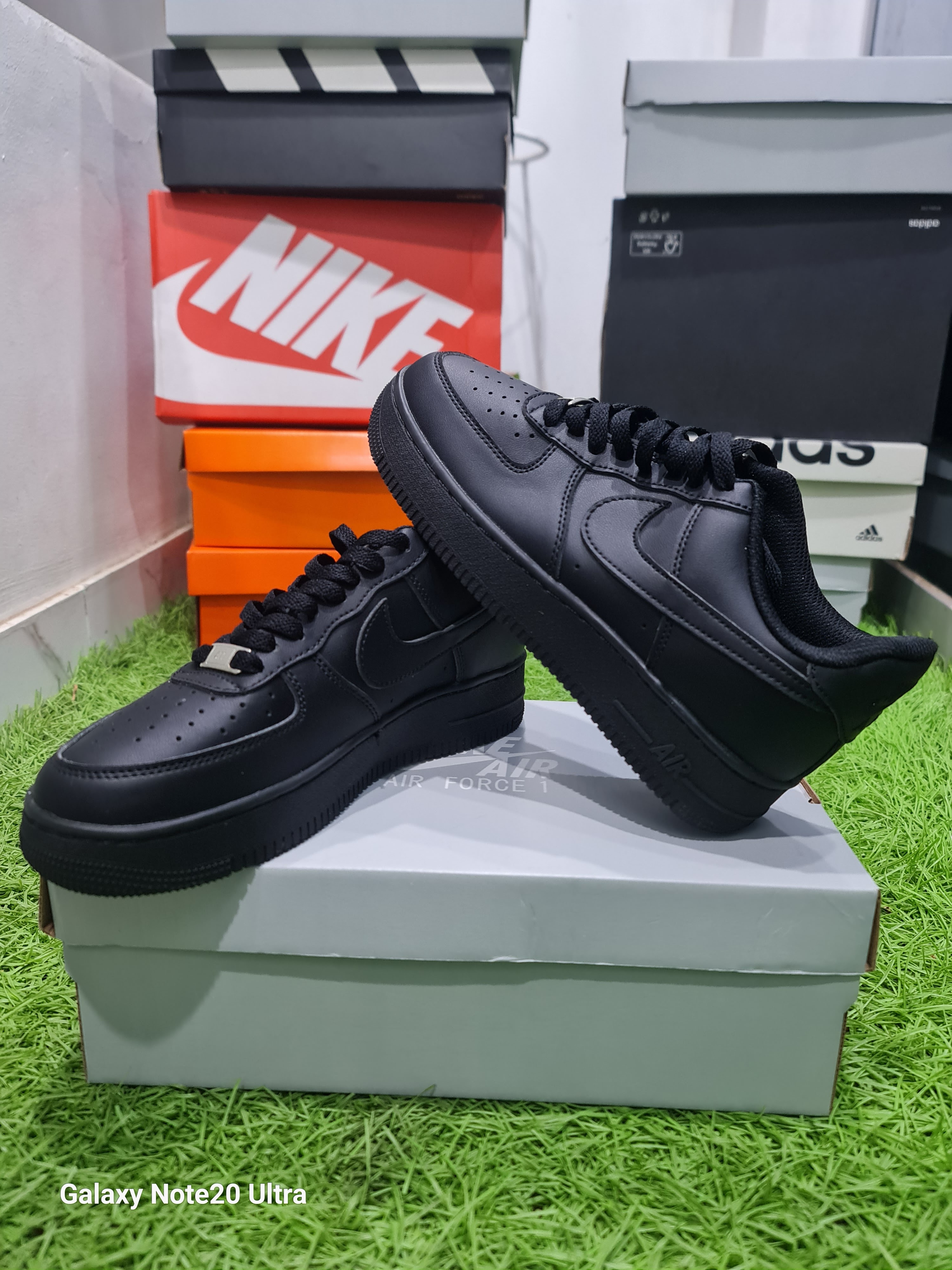 NIKE AIR FORCE 1 NEGRO