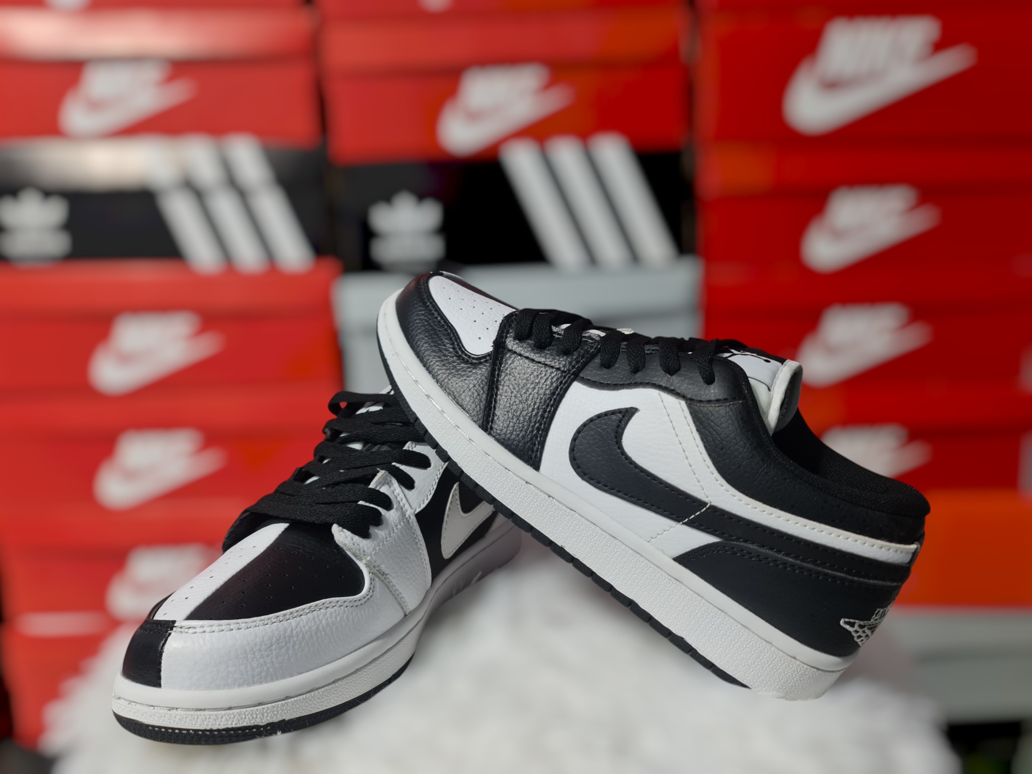 NIKE AIR JORDAN 1 LOW BLANCO/NEGRO