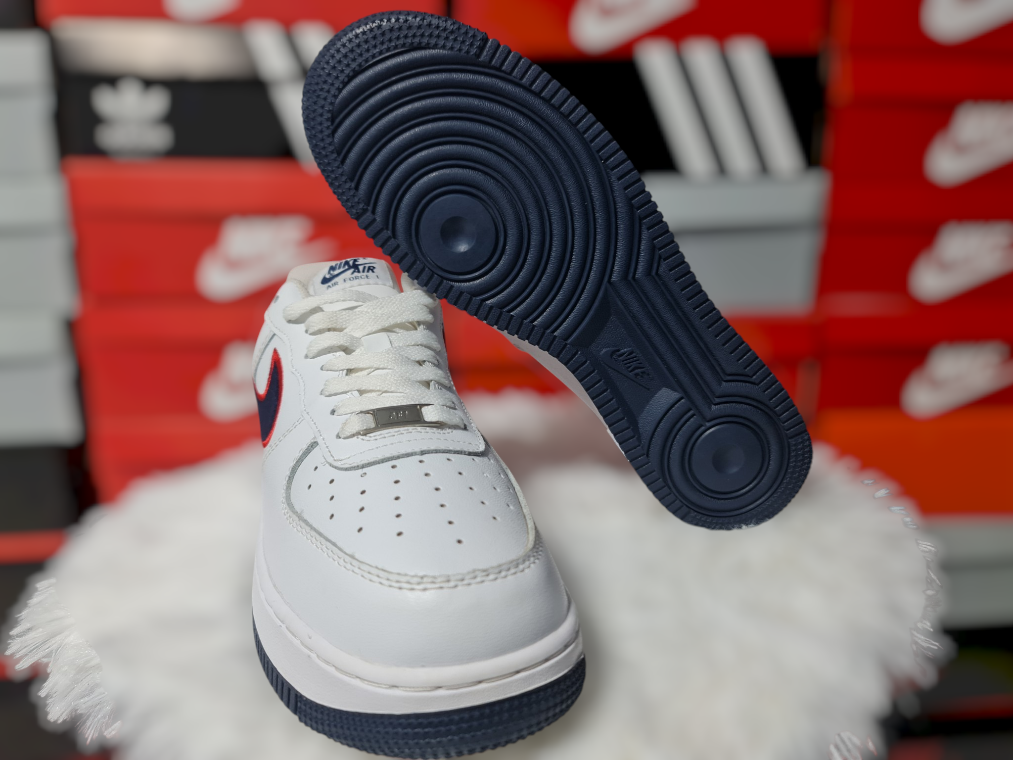 NIKE AIR FORCE ONE LOW BLANCO/AZUL/ROJO — foto 3