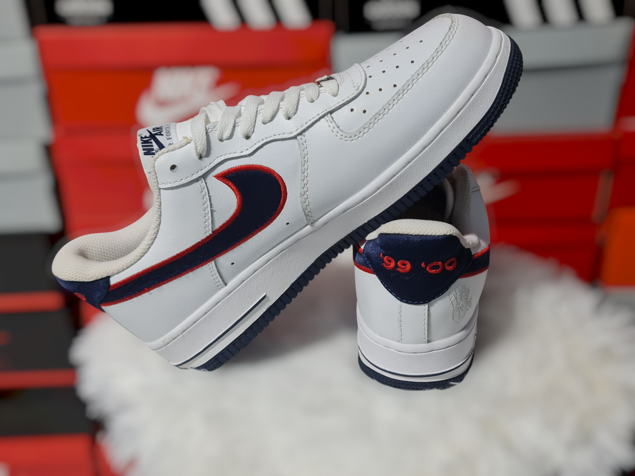 NIKE AIR FORCE ONE LOW BLANCO/AZUL/ROJO — foto 2